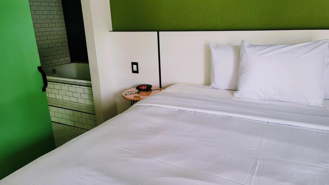 Hotel The Bell Vista à Burbank Extérieur photo