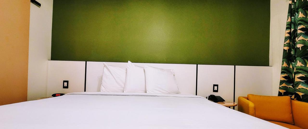 Hotel The Bell Vista à Burbank Extérieur photo