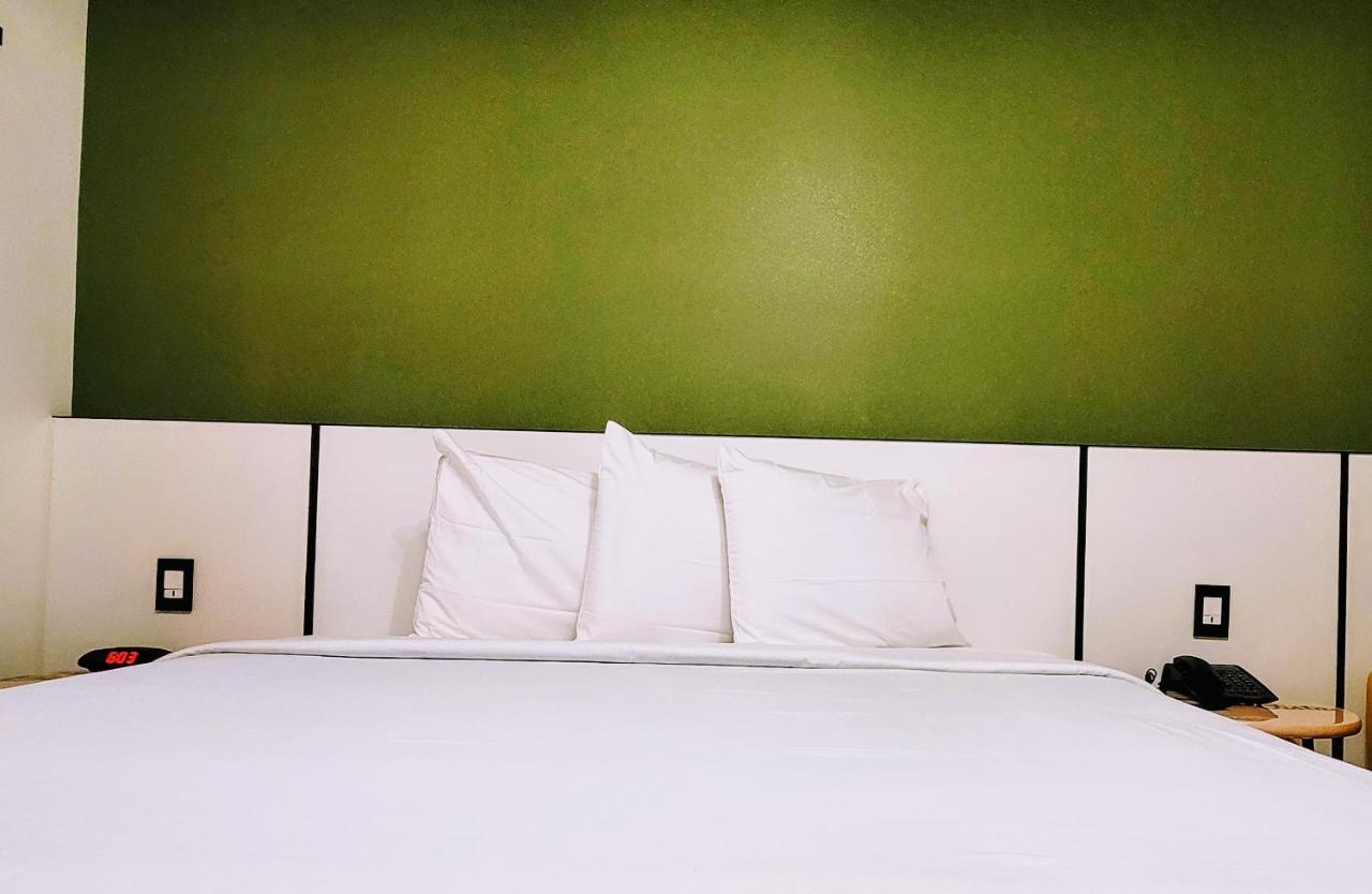 Hotel The Bell Vista à Burbank Extérieur photo